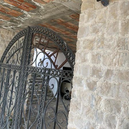 Villa Celaj “The Castle” กรูเยอ ภายนอก รูปภาพ
