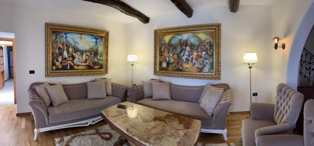 Villa Celaj “The Castle” กรูเยอ ภายนอก รูปภาพ