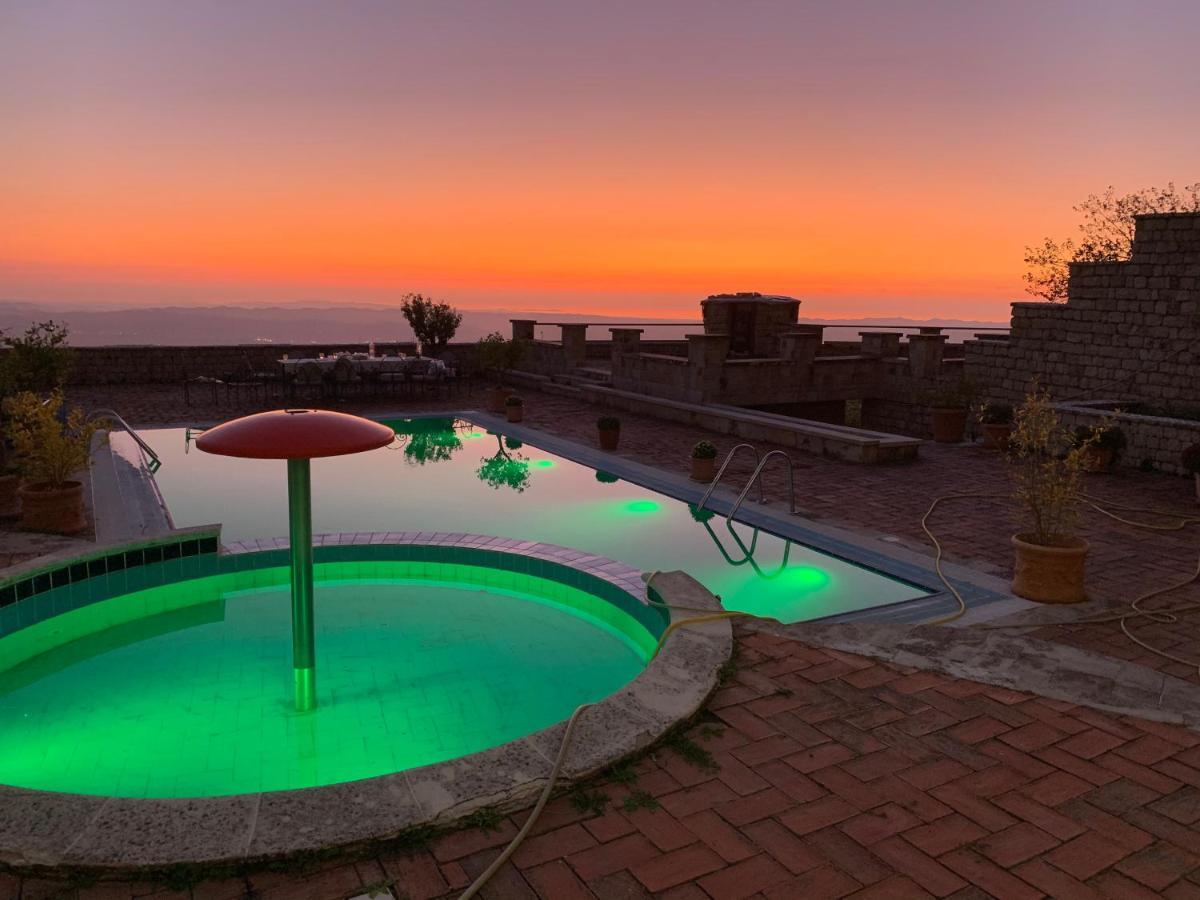 Villa Celaj “The Castle” กรูเยอ ภายนอก รูปภาพ