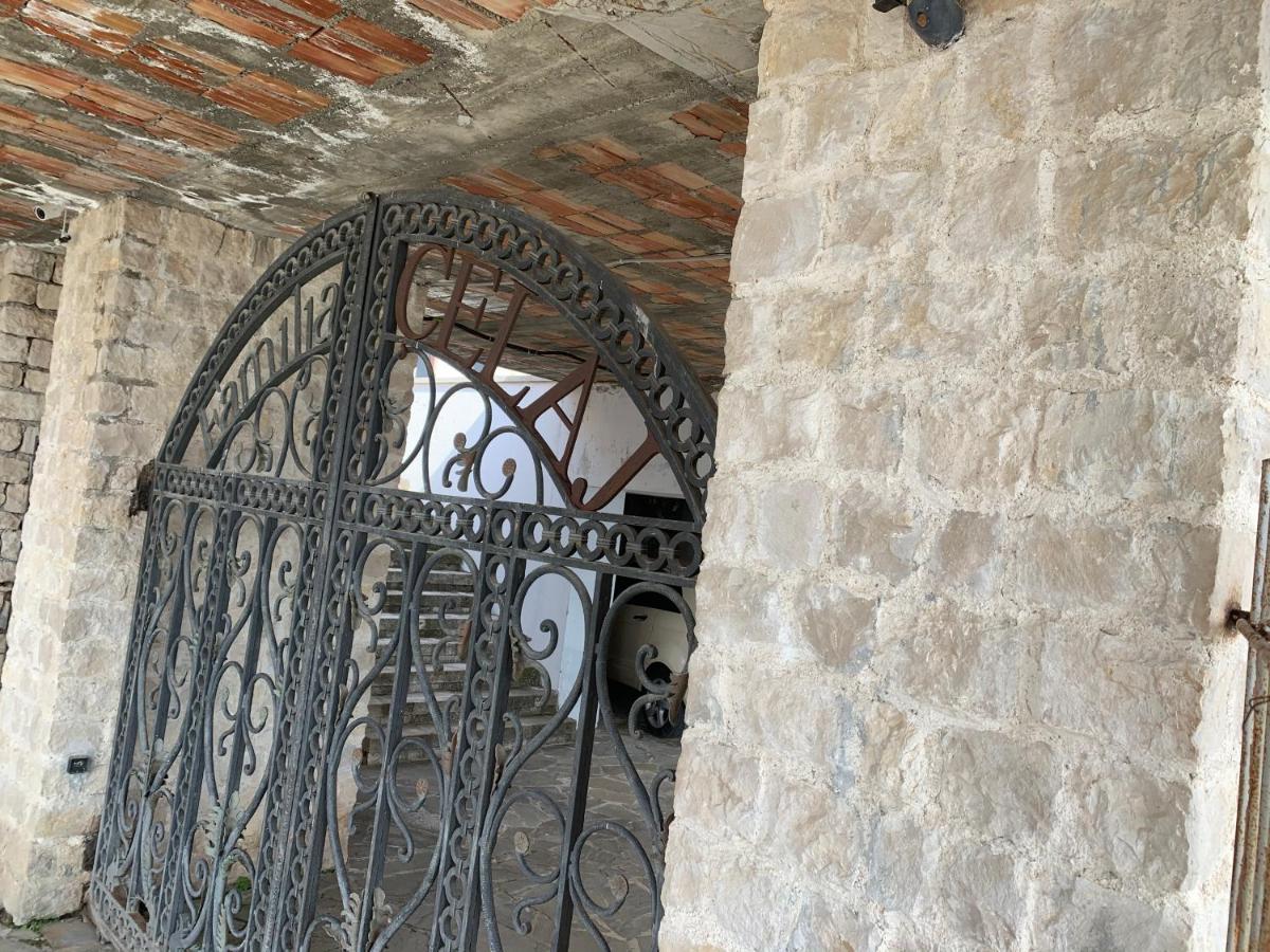 Villa Celaj “The Castle” กรูเยอ ภายนอก รูปภาพ