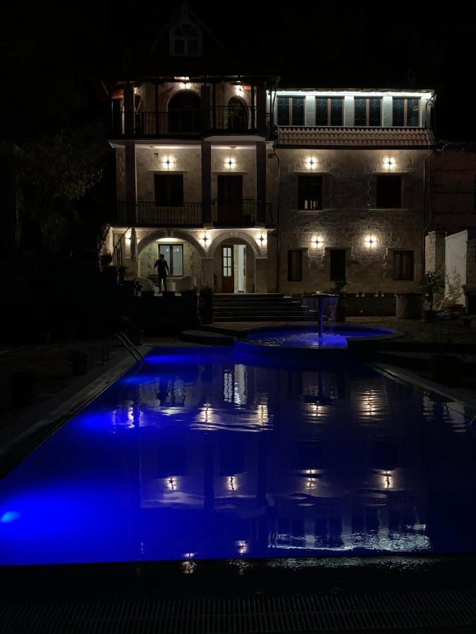 Villa Celaj “The Castle” กรูเยอ ภายนอก รูปภาพ