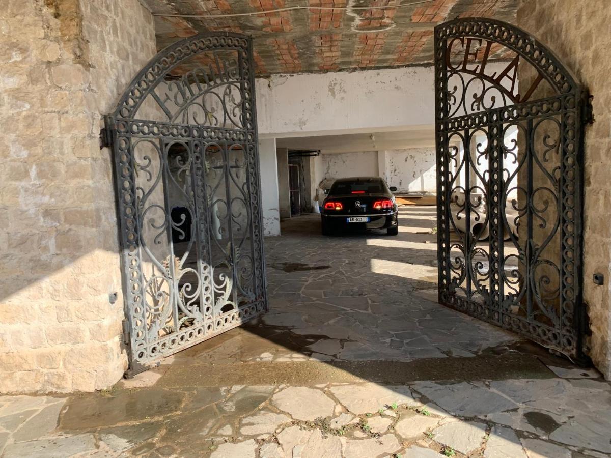 Villa Celaj “The Castle” กรูเยอ ภายนอก รูปภาพ